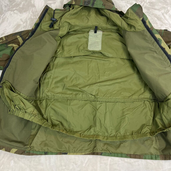 US Military Jacket Medium Short Woodland Camo Cold Weather Parka Nylon Outdoors - Picture 6 of 15